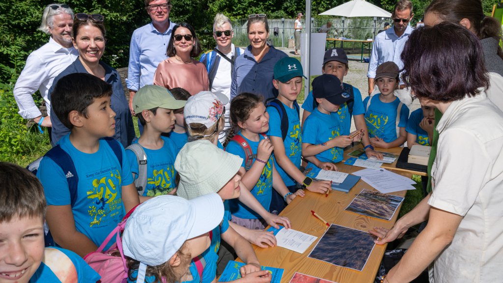 © Kovacs Children at Danube Day stand