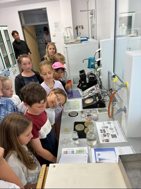 Group of children in a scientific lab